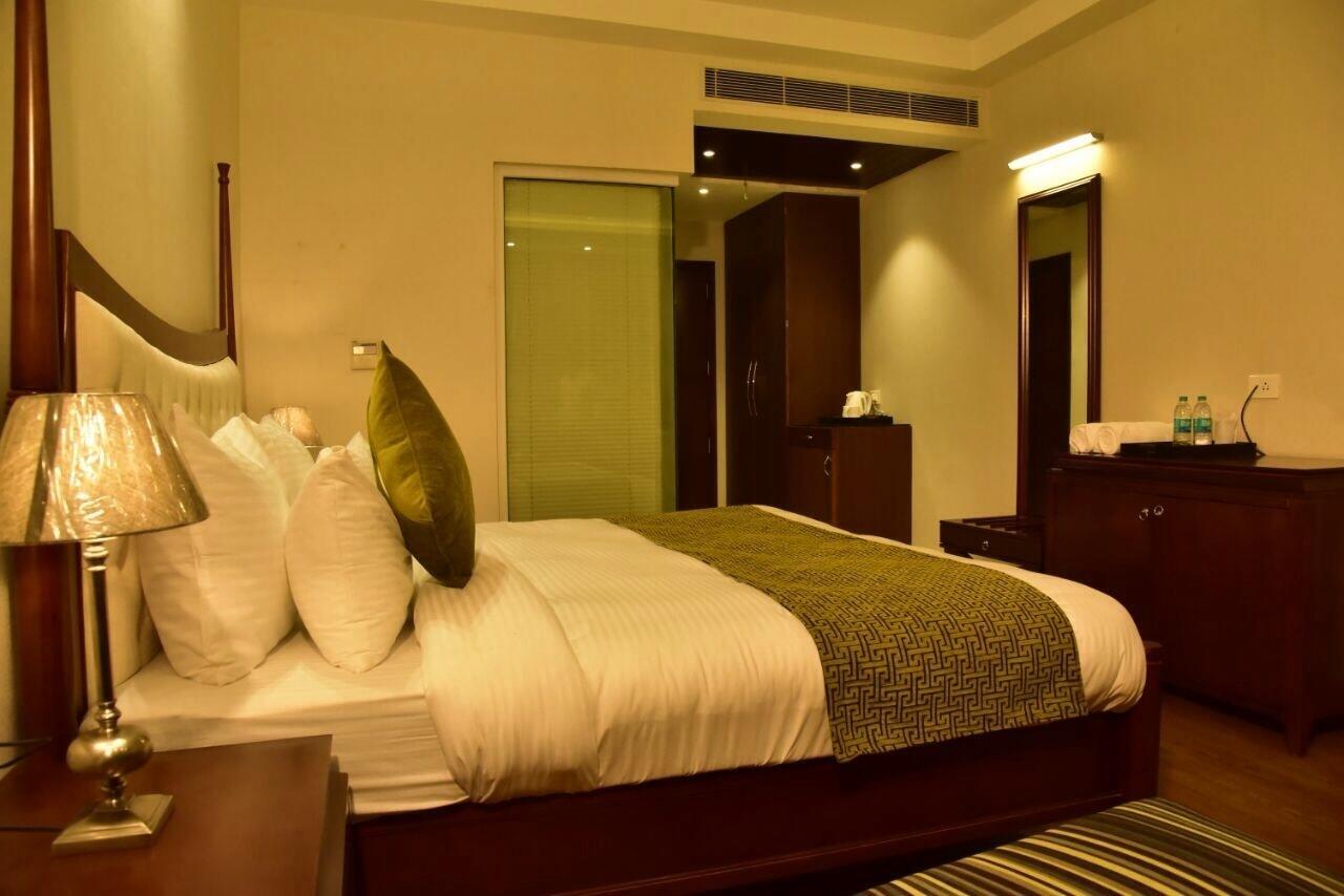 נייניטל Season Hotel מראה חיצוני תמונה