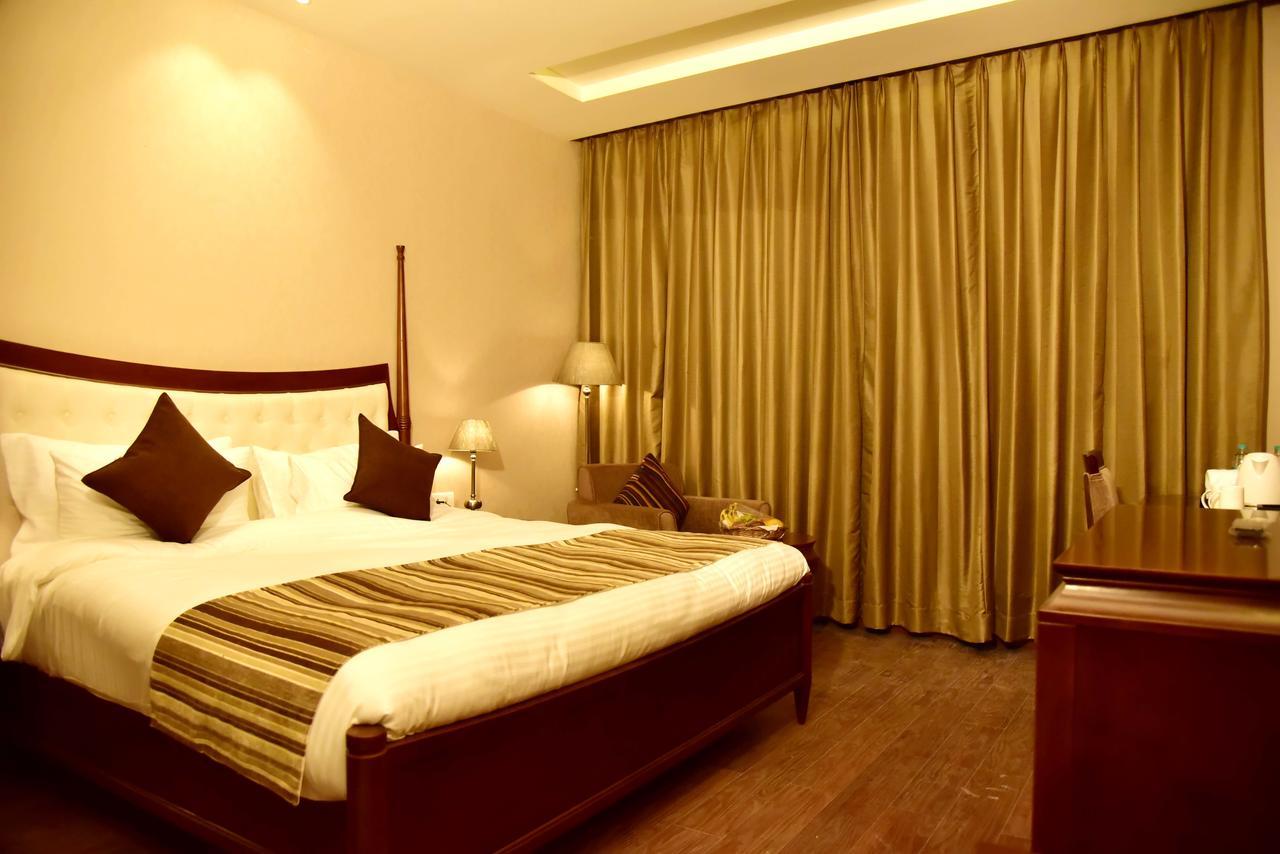 נייניטל Season Hotel מראה חיצוני תמונה